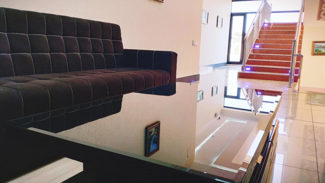 Hotel Buston Chkalovsk ภายนอก รูปภาพ